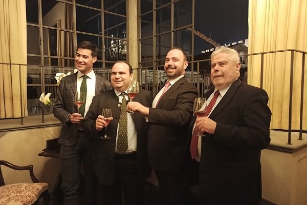 La famiglia Gondi con Gabriele Gorelli Master of Wine