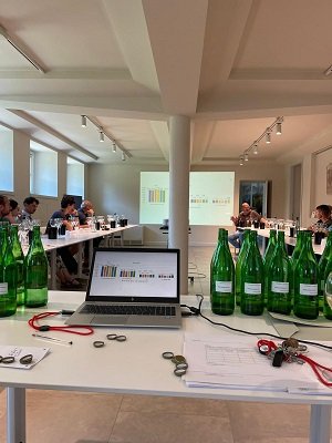 Il panel di degustazione dei ricercatori durante la sperimentazione dei portainnesti M