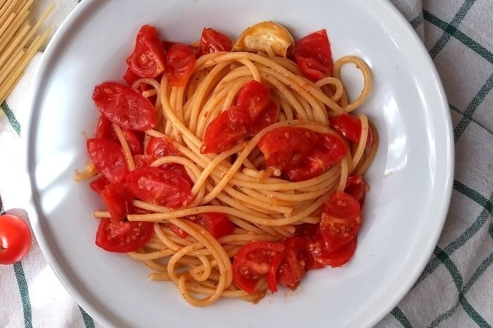 Pasta, spaghetti al pomodoro