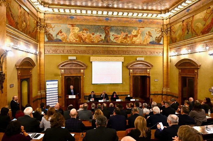 Confcooperative, quale futuro per il vino italiano