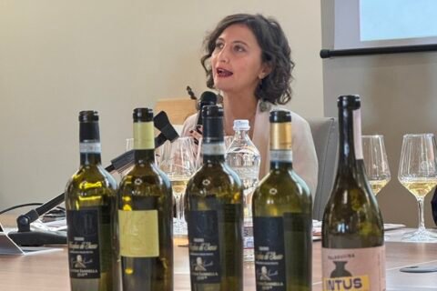 Nietta Iannella di Cantine Iannella con la Falanghina Intus e altri vini