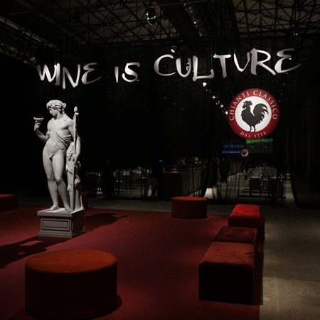 Chianti Classico Collection 2026 , ingresso della Leopolda con la Statua di Bacco