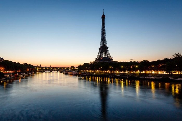 Parigi val bene una fiera - panorama di notte