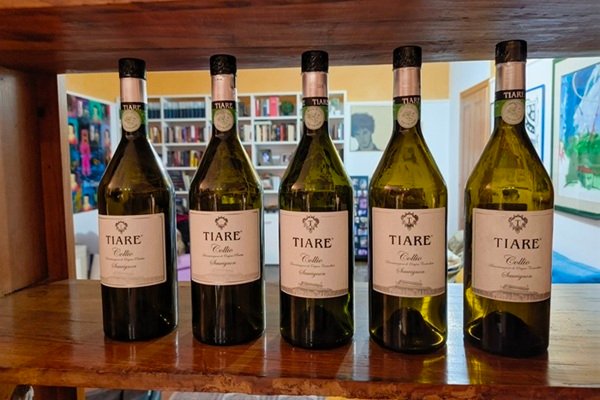 Collio Sauvignon Tiare vertical bottles