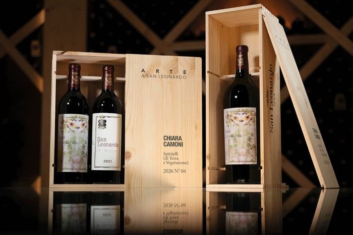 San leonardo 2021 con l'etichetta dell'artista Chiara Camoni