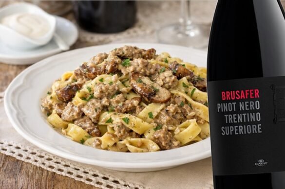 tagliatelle-ragu-bianco-trentino-sup-pinot-nero-brusafer-cavit Tagliatelle al ragù bianco di anatra e funghi porcini e Trentino Superiore Pinot Nero Brusafer 2022 Cavit