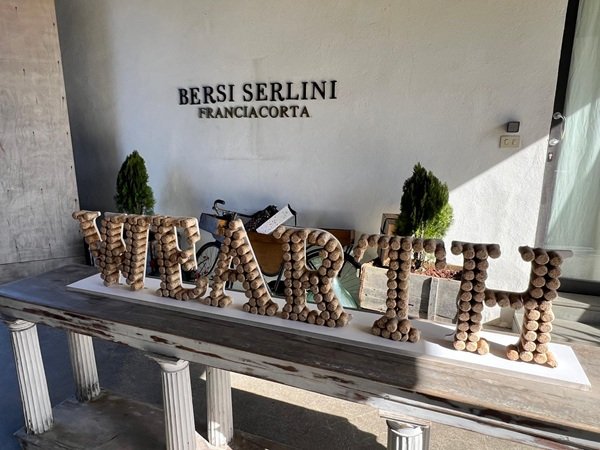 Bersi Serlini, entry