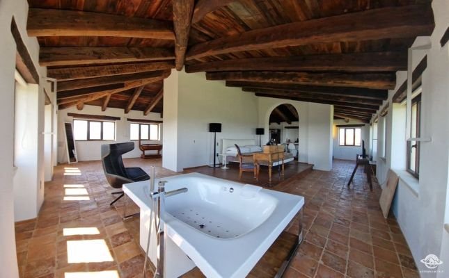 Castello di Semivicoli Superior Suite Granary