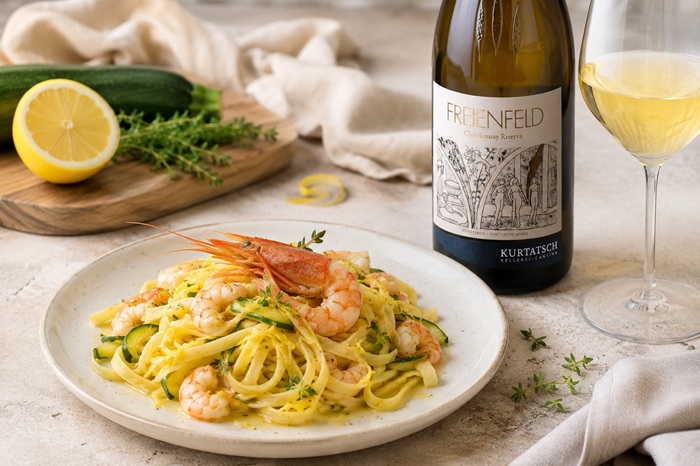 Tagliolini al limone e Alto Adige Chardonnay Riserva Freienfeld 2022 Cantina Kellerei Kurtatsch
