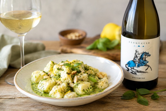 Gnocchi di ricotta alle erbe con Pecorino Feuduccio 2025 Il Feuduccio